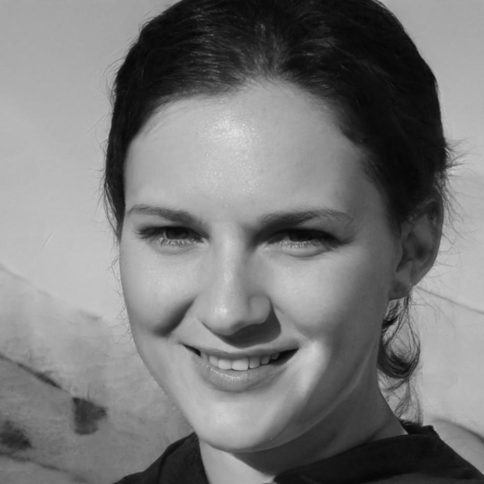 Esperanza Morales, Directora de Análisis Financiero